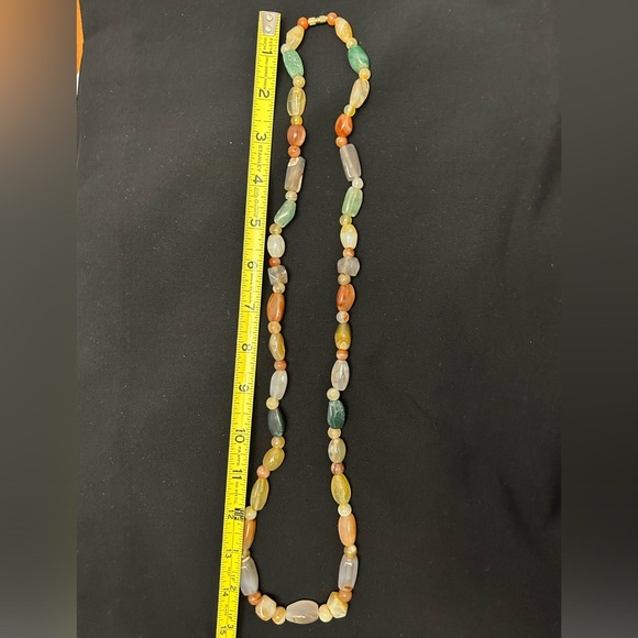 BEAUTIFUL NATURAL STONE MIXED AGATE NECKLACE - Picture 2 of 7